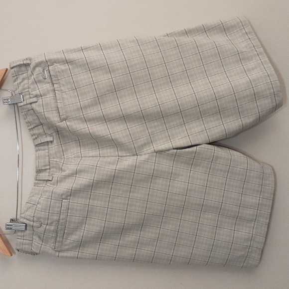 Greg Norman men's golf performance casual short plaid size 42 - Picture 4 of 6